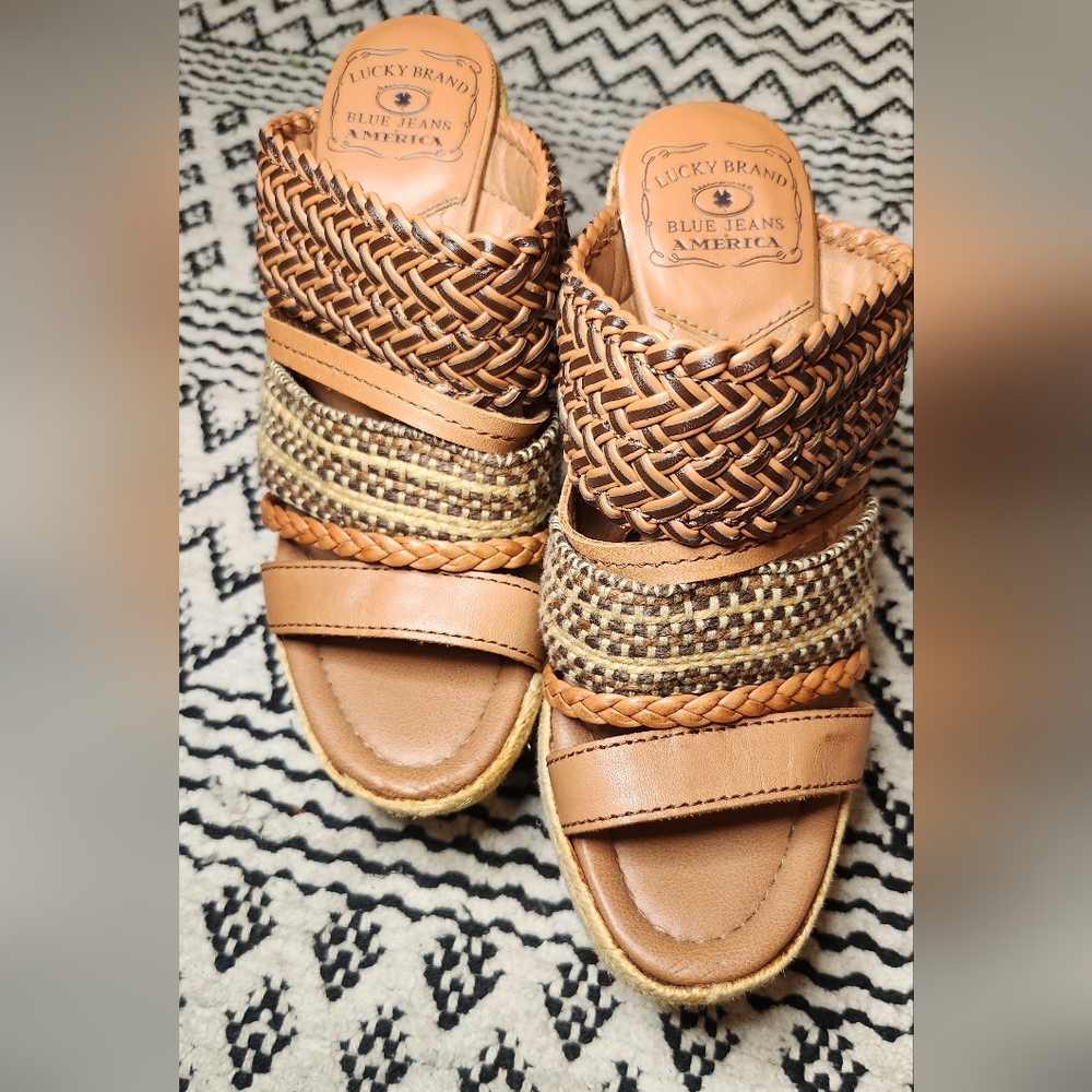 Lucky Mika wooden block heel